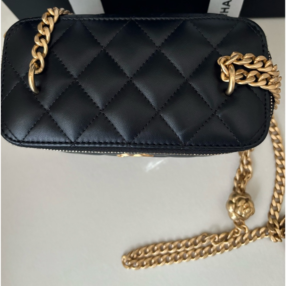 CHANEL Vanity case with Chain 🔥RARE🔥 - Picture 3 of 11